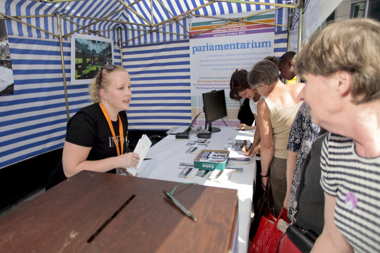 Fotografi 6: Open Day: Stand Visitors - Visitors Center