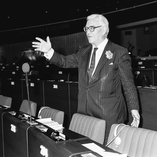 Foto 7: MEP Madron SELIGMAN at the European Parliament in Strasbourg