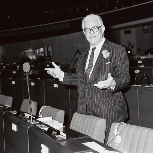 Foto 8: MEP Madron SELIGMAN at the European Parliament in Strasbourg