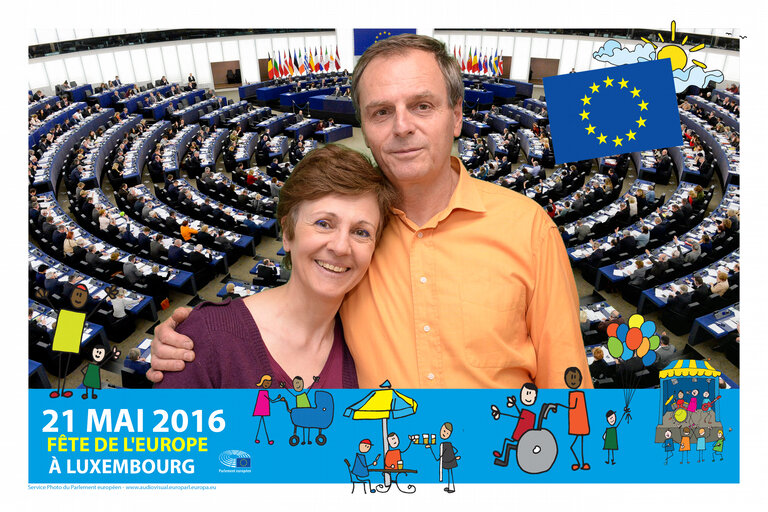 Citizen pose for a photo souvenir at the Fête de l'Europe in Luxembourg