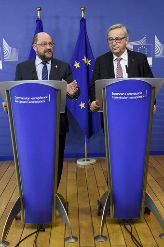 Valokuva 3: Jean-Claude Juncker, President of the EC, and Martin Schulz, President of the EP, give a joint press point ahead of the Brussels European Council, 18-19/02/16