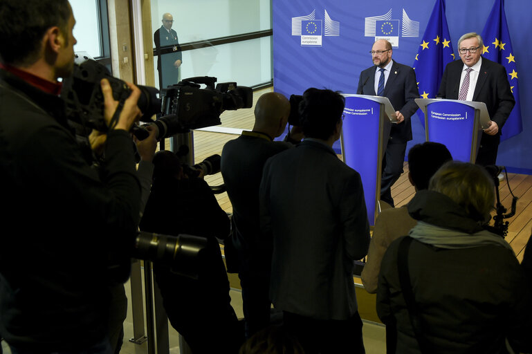 Valokuva 4: Jean-Claude Juncker, President of the EC, and Martin Schulz, President of the EP, give a joint press point ahead of the Brussels European Council, 18-19/02/16