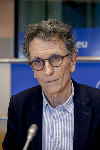 Foto 5: Debate on ' European Animation : Time for Action ' . How to help this dynamic sector fulfil its potential?