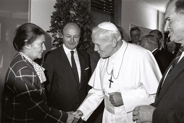 Fotografia 1: Visit of Pope John Paul II to the EP in Strasbourg.