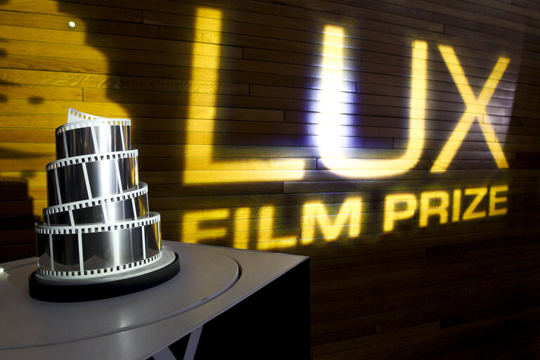 Photo 2: LUX PRIZE Trophy