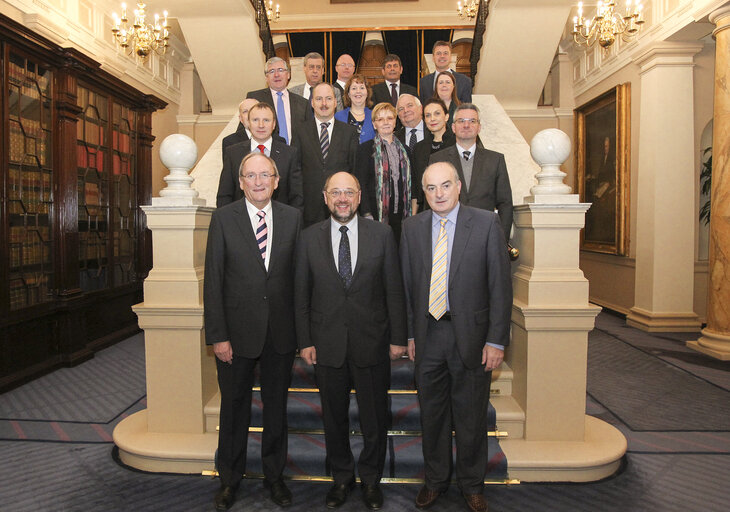 Valokuva 6: European Parliament President Martin Schulz (C) poses with political leaders of the European Affairs Committee before a working lunch at Leinster House in Dublin, Ireland on November 30, 2012.