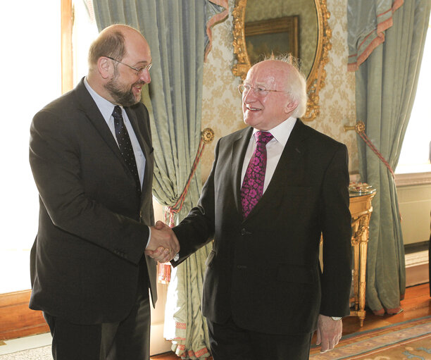 Valokuva 9: European Parliament President Martin Schulz (L) shakes hands with Irish President Mr. Michael D Higgins (R) as he arrives at the Presidents House in Dublin, Ireland on November 30, 2012.