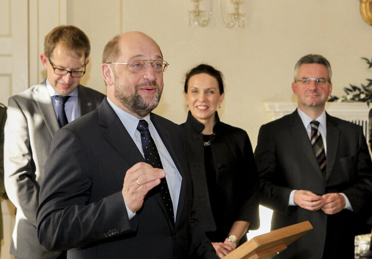 Fotogrāfija 1: European Parliament President Martin Schulz (2ndL) speaks to European Parliament members during a visit to the Irish Presidents House in Dublin, Ireland on November 30, 2012.