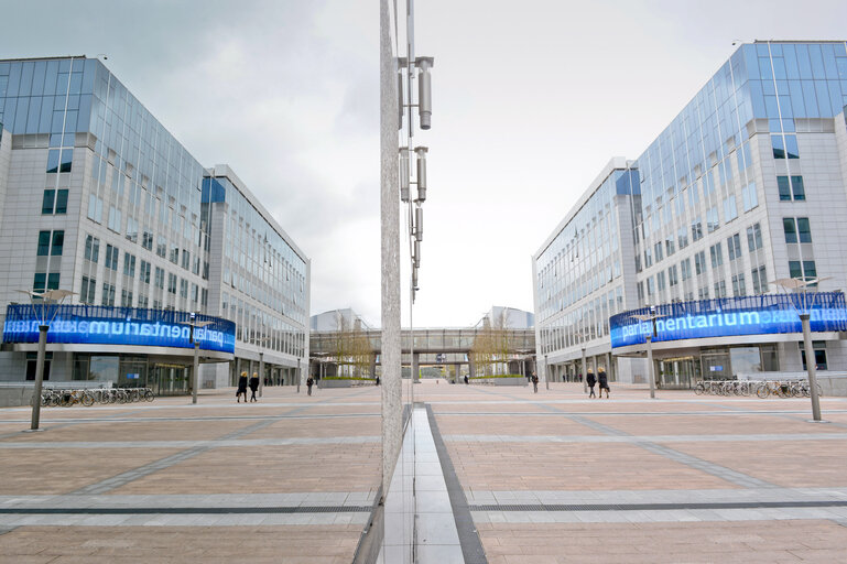 Photo 7: Parlamentarium's entrance in the WIB Building in Brussels