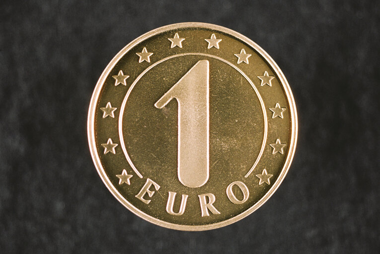 Project of 1 euro coin design in February 1996