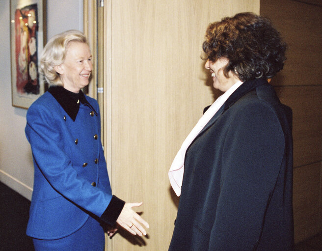 Fotografija 14: Nurit Peled-Elhanan, Dom Zacarias Kamwenho and Izzat Ghazzawi, 2001 Sakharov Prize laureates, are received at the European Parliament