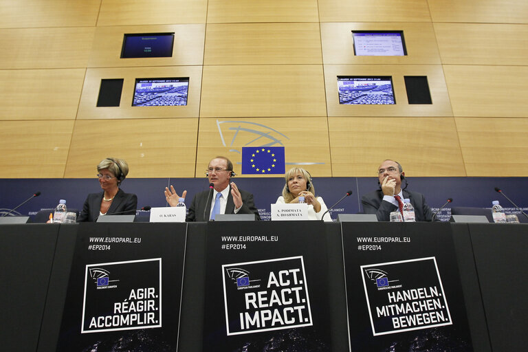 Fotografija 10: Press conference on EE2014 Launch Campaign