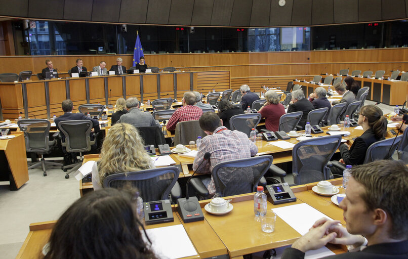 Converted Asylum Seekers : the Dutch Example as best Practice for the other Member States