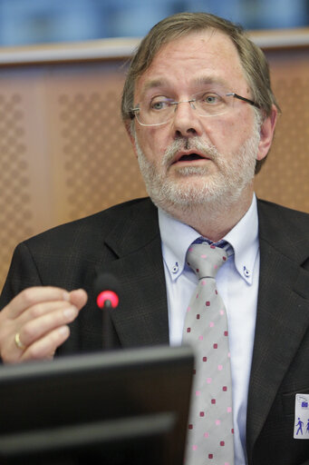 Converted Asylum Seekers : the Dutch Example as best Practice for the other Member States