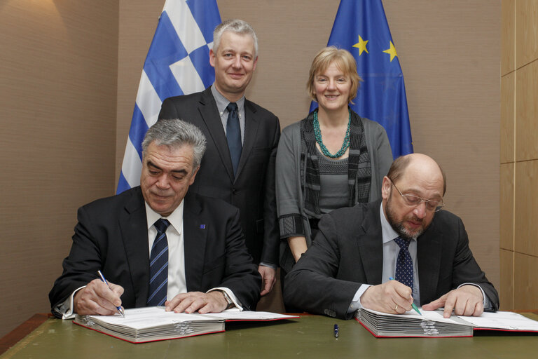 Fotografija 16: LEX Signing including Tobacco Directive