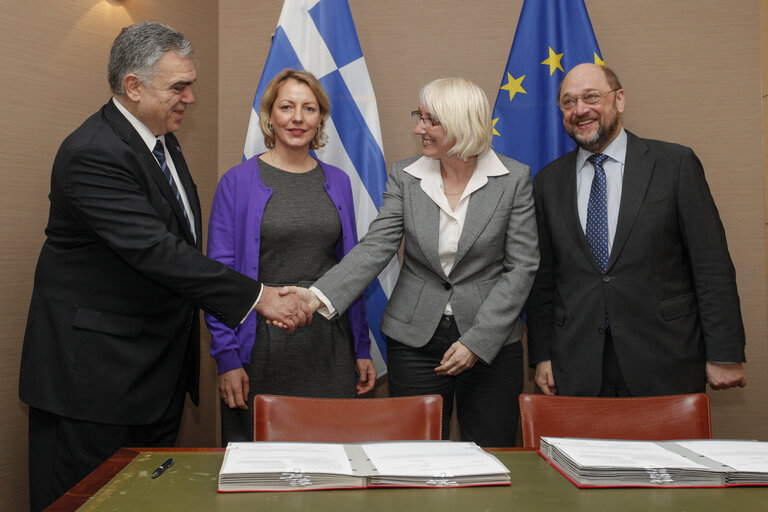 Fotografija 11: LEX Signing including Tobacco Directive