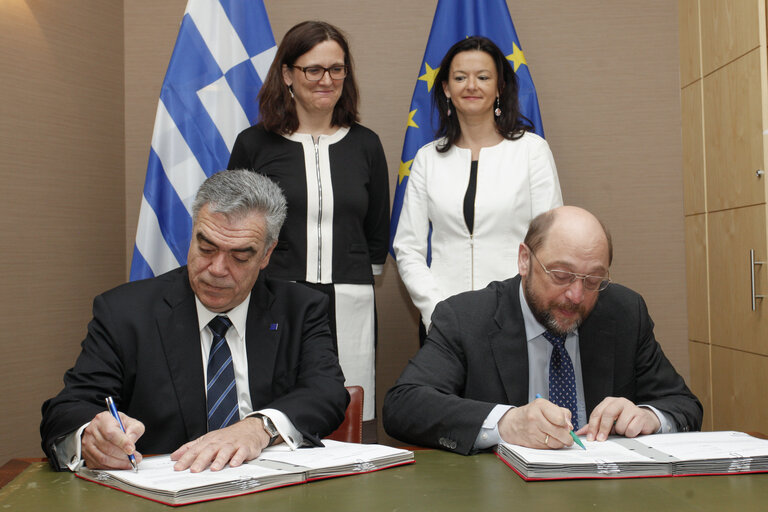 Fotografija 8: LEX Signing including Tobacco Directive