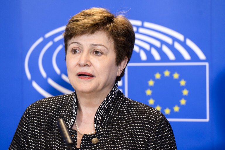 Снимка 11: EP-EC Press point on Budget 2017 by the Vice-President of the EC in charge of Budget and Human Resources