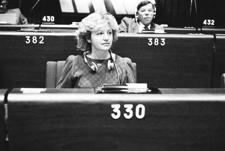 Fotografi 23: MEP Nicole PERY during a session in Strasbourg in March 1984.