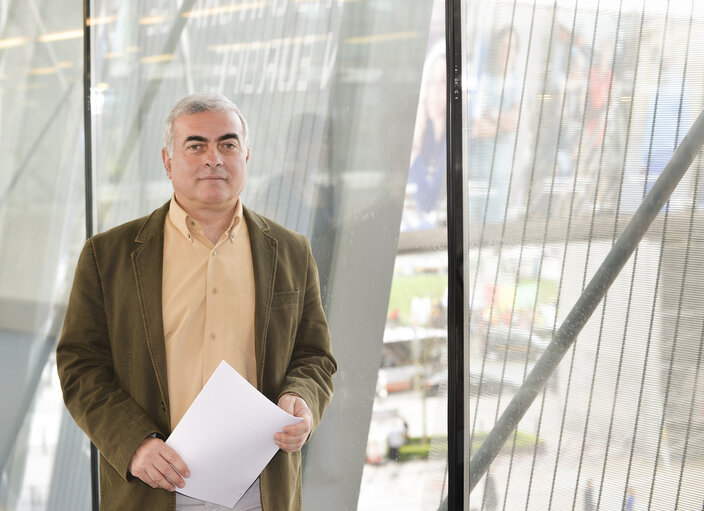 Fotogrāfija 9: MEP Nikos CHRYSOGELOS at the European Parliament in Brussels