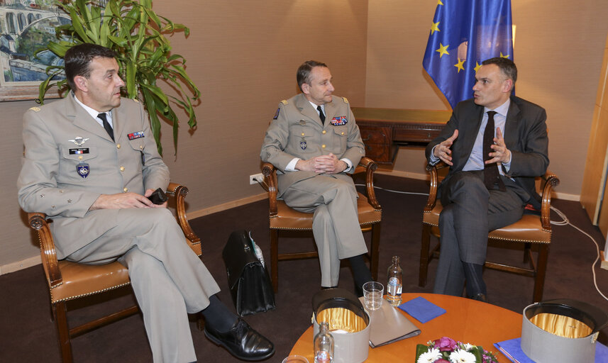 MEP Arnaud DANJEAN meets with French Army officers