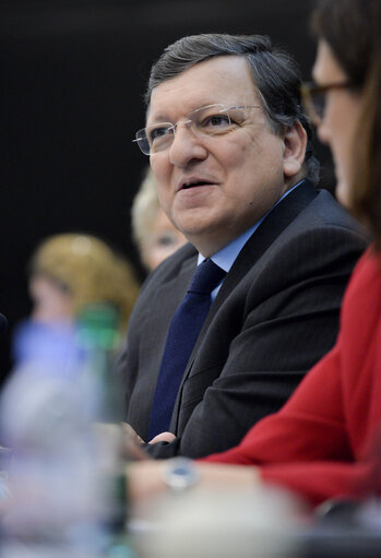 Φωτογραφία 3: Press conference with President BARROSO, Vice President REDING and Commission MALSTORM