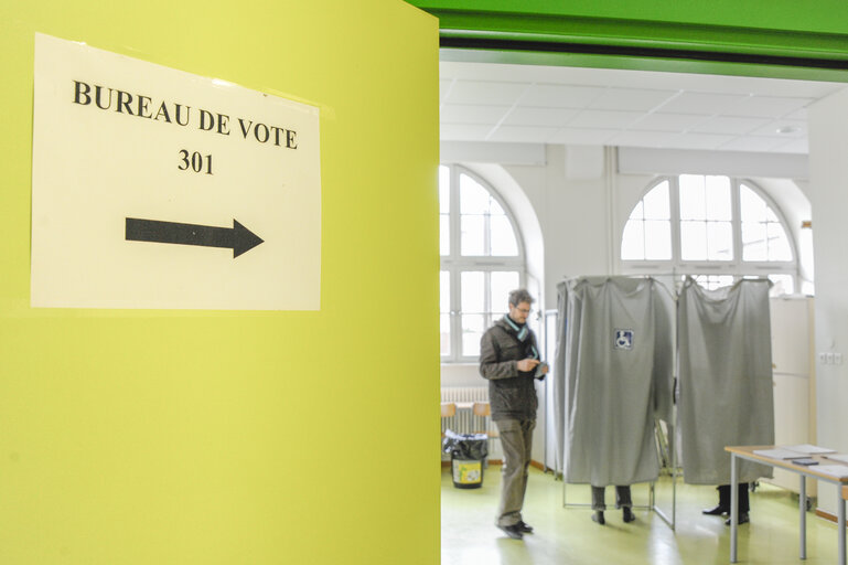 Foto 21: Municipal elections 2014 in Strasbourg. Polling station