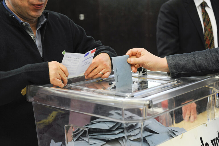 Foto 22: Municipal elections 2014 in Strasbourg. Polling station