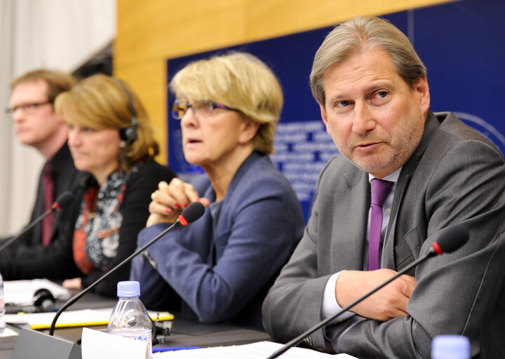 Fotó 9: Press Conference with regional Development Committee Chair Danuta HUBNER, commissioner for regional Policy Johannes HAHN and rapporter Rosa ESTARAS FERRAGUT