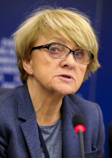 Fotó 1: Press Conference with regional Development Committee Chair Danuta HUBNER, commissioner for regional Policy Johannes HAHN and rapporter Rosa ESTARAS FERRAGUT