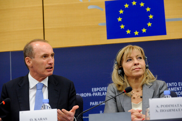 Photo 16 : Press Conference with MEP Othmar KARAS and Anni PODIMATA