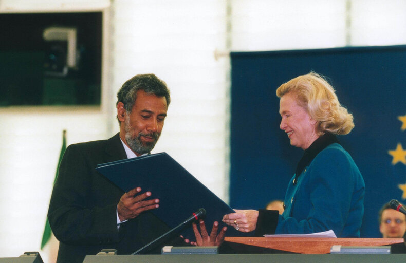 Fotografie 1: The Leader of the East Timor independence mouvement received the Sakharov Prize for Freedom of Thought at the EP in Strasbourg.