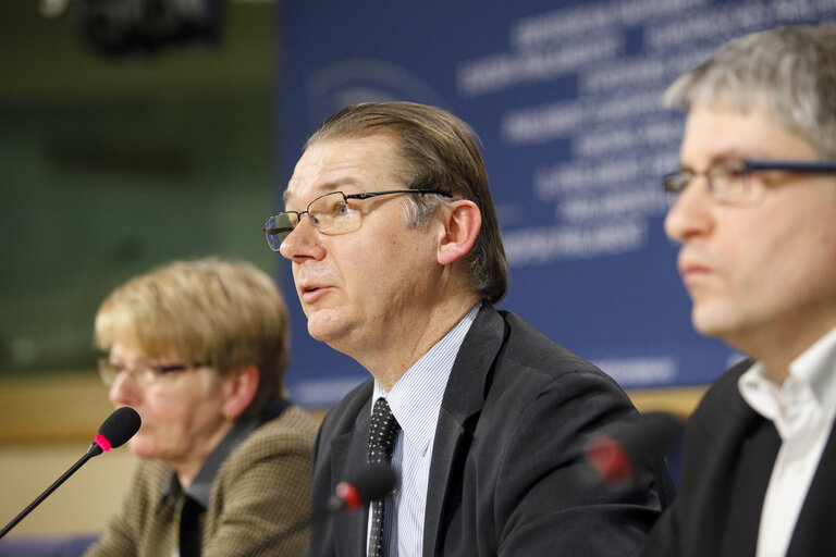Fotografie 2: Press conference on European Parliament inquiry into tax evasion following Luxleaks