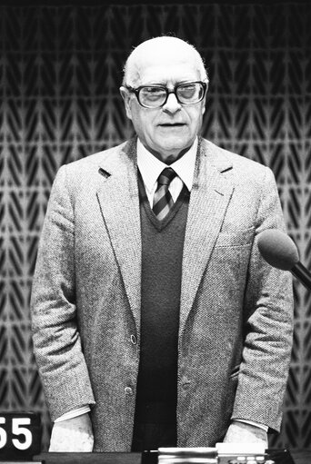 Fotografi 33: MEP Pino ROMUALDI during a session in Strasbourg in March 1984.