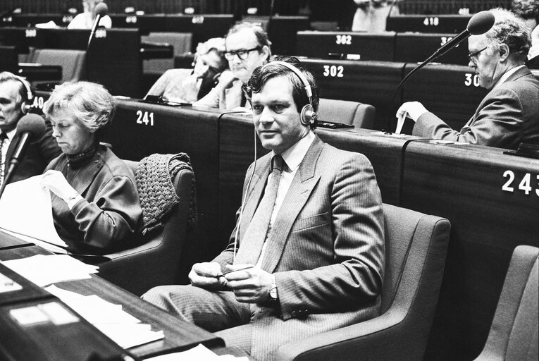 Fotografi 28: MEP Paul HOWELL during a session in Strasbourg in March 1984.