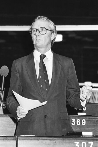 Fotografi 5: MEP James L.C. PROVAN during a session in Strasbourg in March 1984.