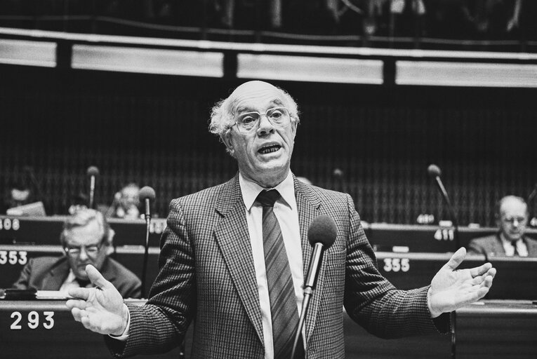 Fotografi 50: The MEP  Isidor W. FRUH during a session in Strasbourg in March 1984.