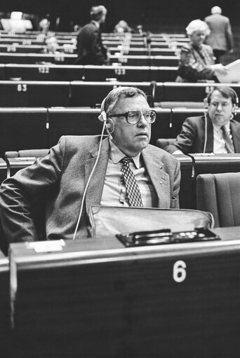 Fotografi 35: MEP Rudi ARNDT during a session in Strasbourg in March 1984.