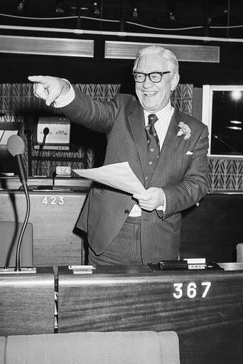 Fotografi 17: MEP Madron Richard SELIGMAN at the European Parliament in Strasbourg in March 1984