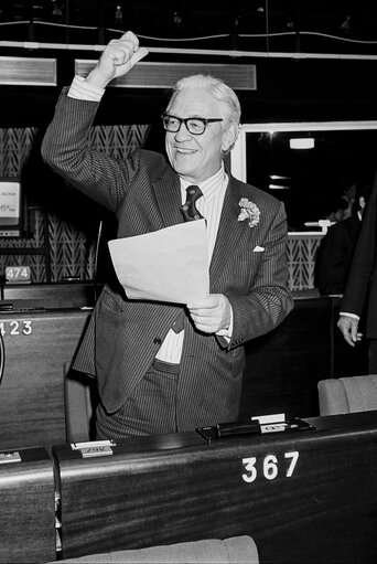 Fotografi 16: MEP Madron Richard SELIGMAN at the European Parliament in Strasbourg in March 1984