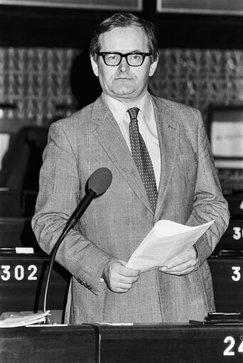 Fotografi 11: MEP John Leslie MARSHALL during a session in Strasbourg in March 1984.