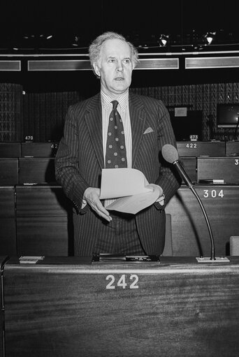 Fotografi 7: MEP James MOORHOUSE during a session in Strasbourg in March 1984.