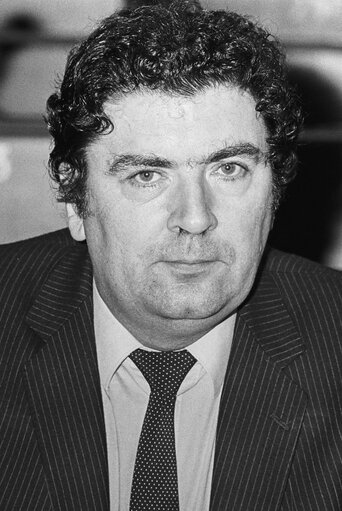 Fotografi 9: MEP John HUME during a session in Strasbourg in March 1984.