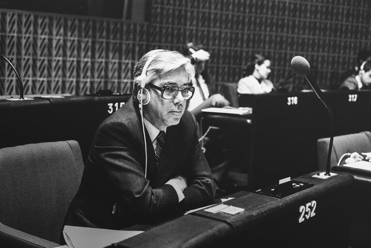 Fotografi 25: MEP Niels Jorgen HAAGERUP during a session in Strasbourg in March 1984.