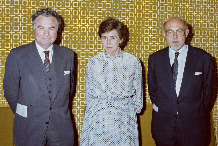 Fotografia 9: Medal ceremony with Hans Joachim OPITZ Secretary General of the EP.