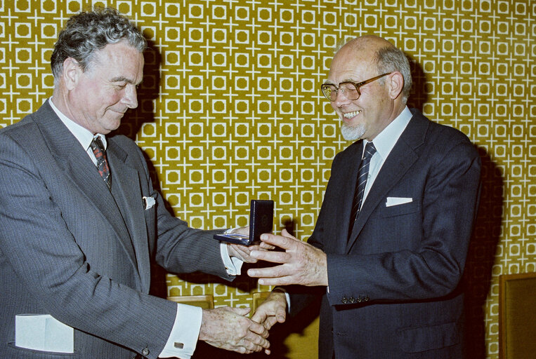 Fotografia 8: Medal ceremony with Hans Joachim OPITZ at the EP in Strasbourg.