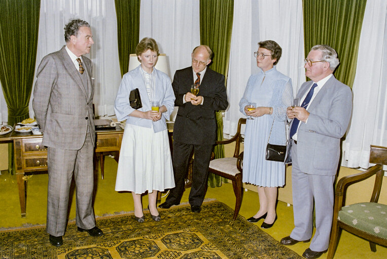 Fotografia 5: Medal award ceremony with Hans Joachim OPITZ, Secretary General of the EP. (exact date unknown)