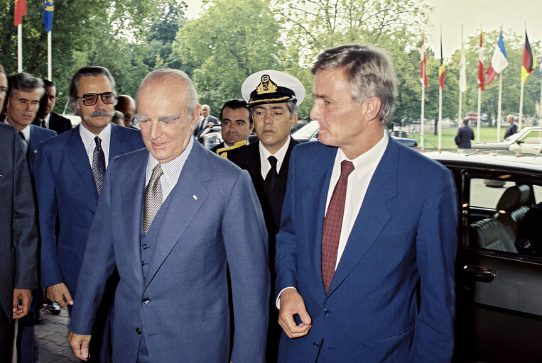 Foto 4: Visit of the Konstantnos KARAMANLIS, President of Greece to the EP in Strasbourg, where he is welcomed by Piet DANKERT, President of the EP