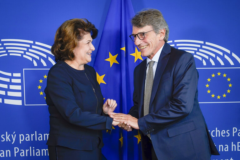 Photo 1 : David SASSOLI, EP President meets with Rovana PLUMB, Commissioner-designate for Transport