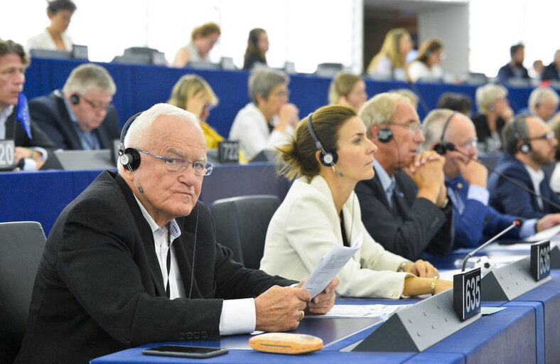 Photo 3: Leszek MILLER in the EP in Strasbourg